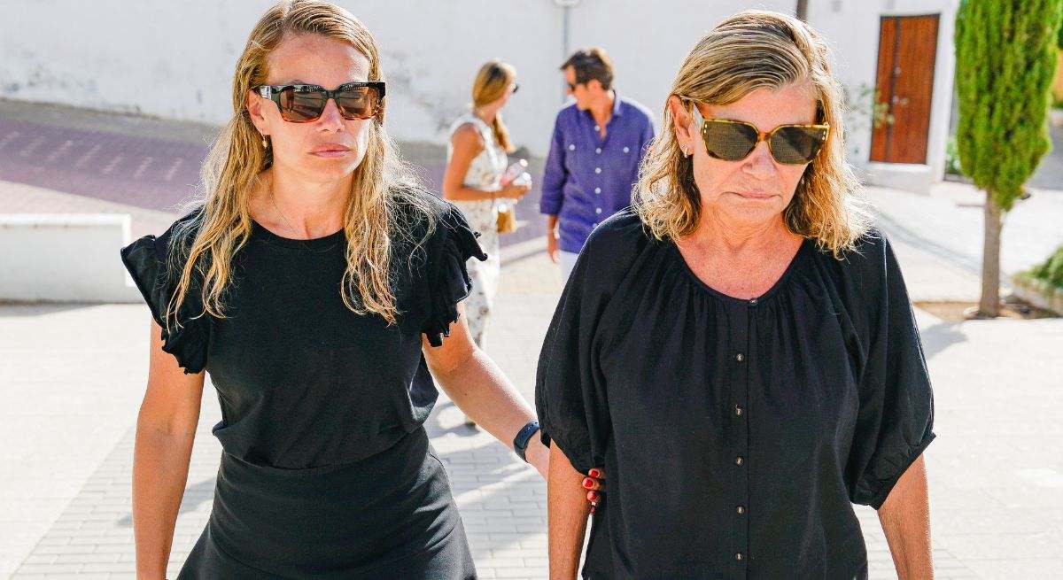 Carla Goyanes / Cara Lapique
