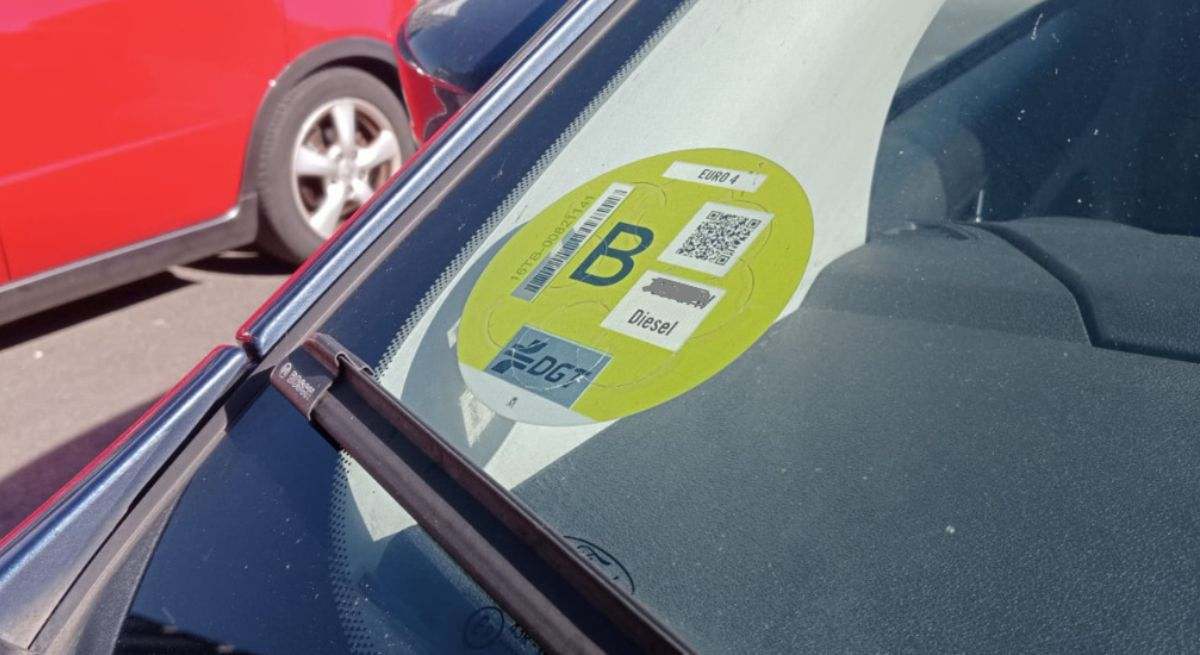Coche con etiqueta medioambiental B