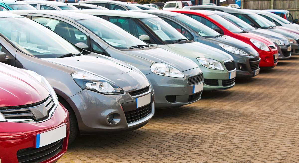 coches-concesionario-dreamstime-770x420.jpg