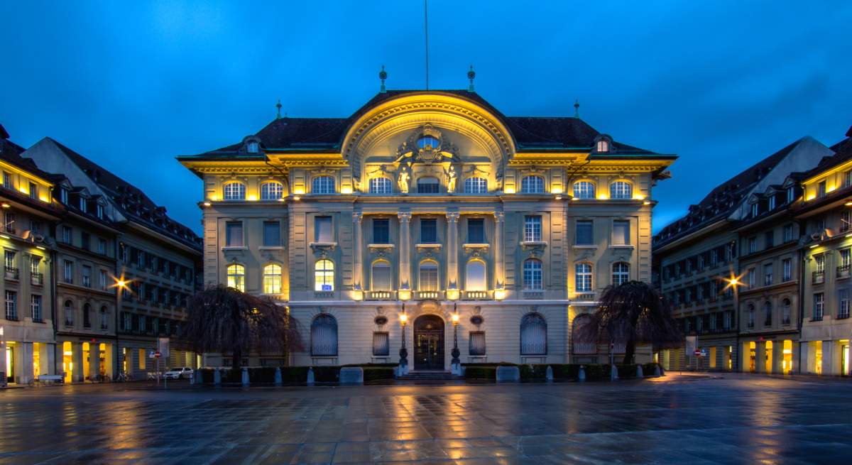 banco-nacional-suiza.jpg