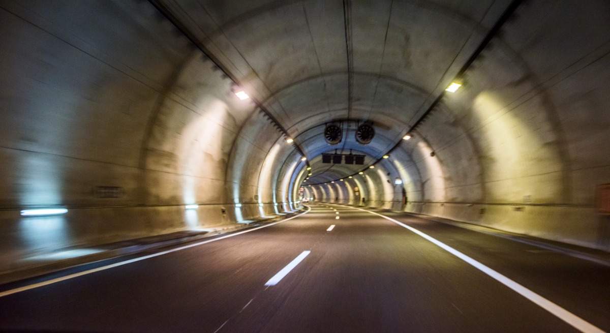 tunel-bolsa-istock.jpg