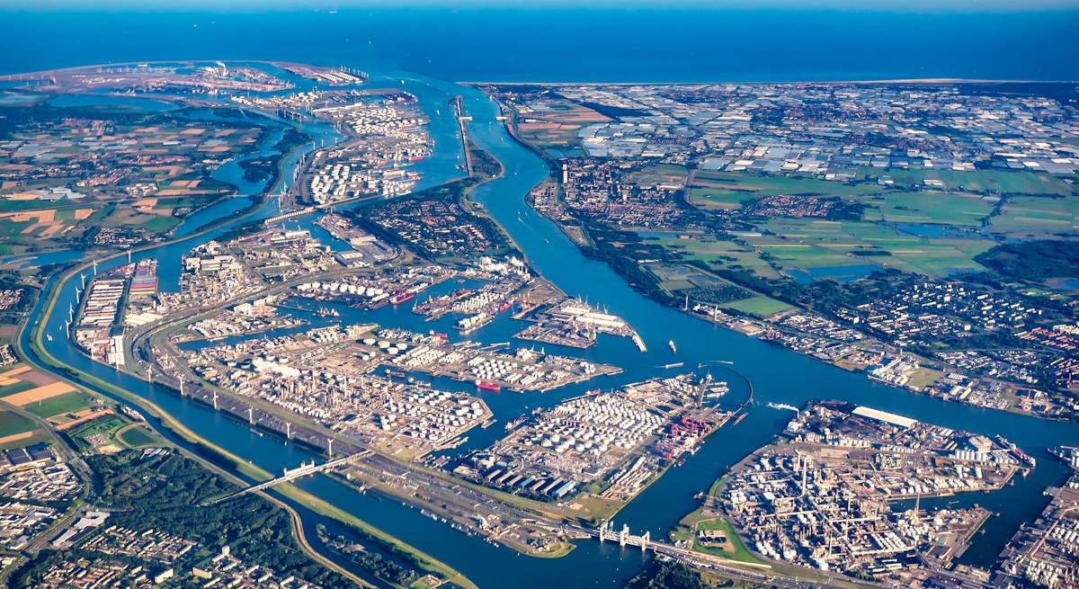 puerto-rotterdam-turbinas-dreamstime.jpg