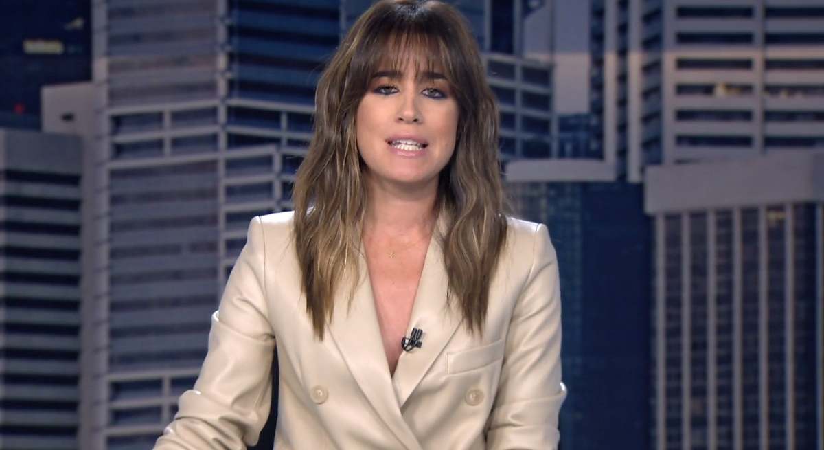 Isabel Jiménez apaga el viejo decorado de Informativos Telecinco