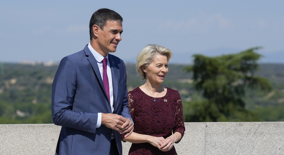 pedro-sanchez-y-von-der-leyen-Bloomberg.jpg
