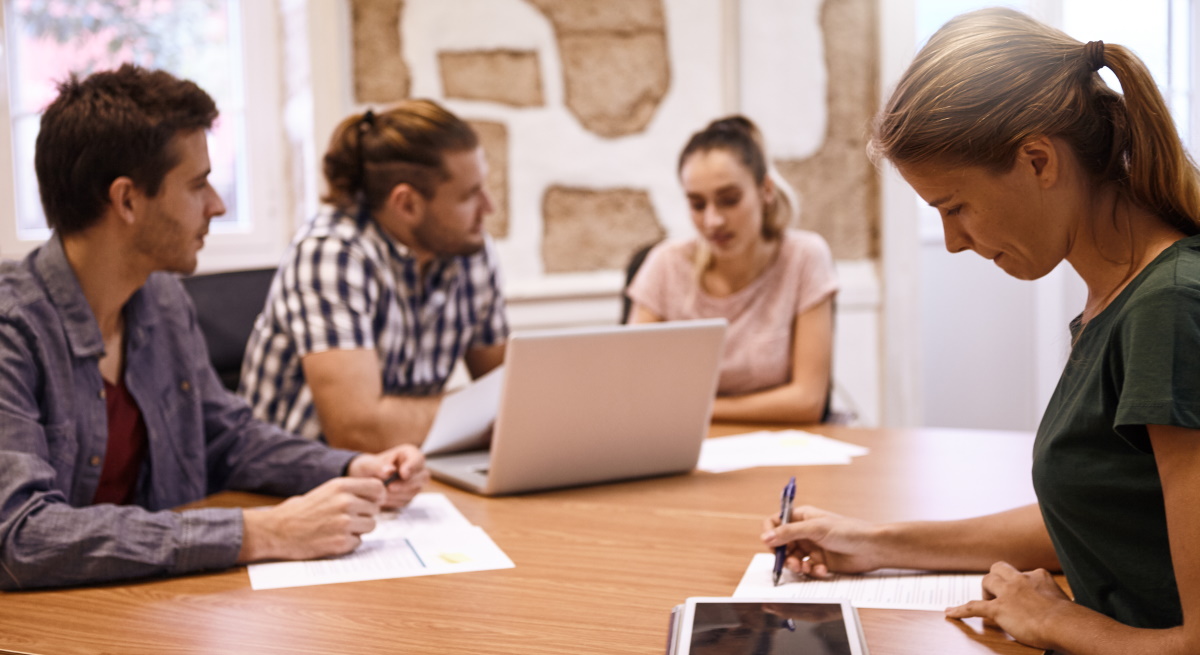 jovenes-trabajo-dreamstime.jpg