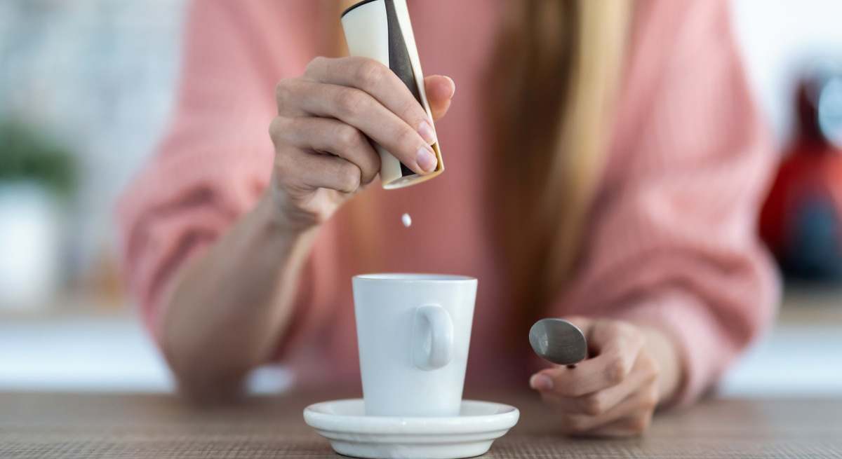 edulcorante-cafe-azucar-sacarina-iStock-1237955590.jpg