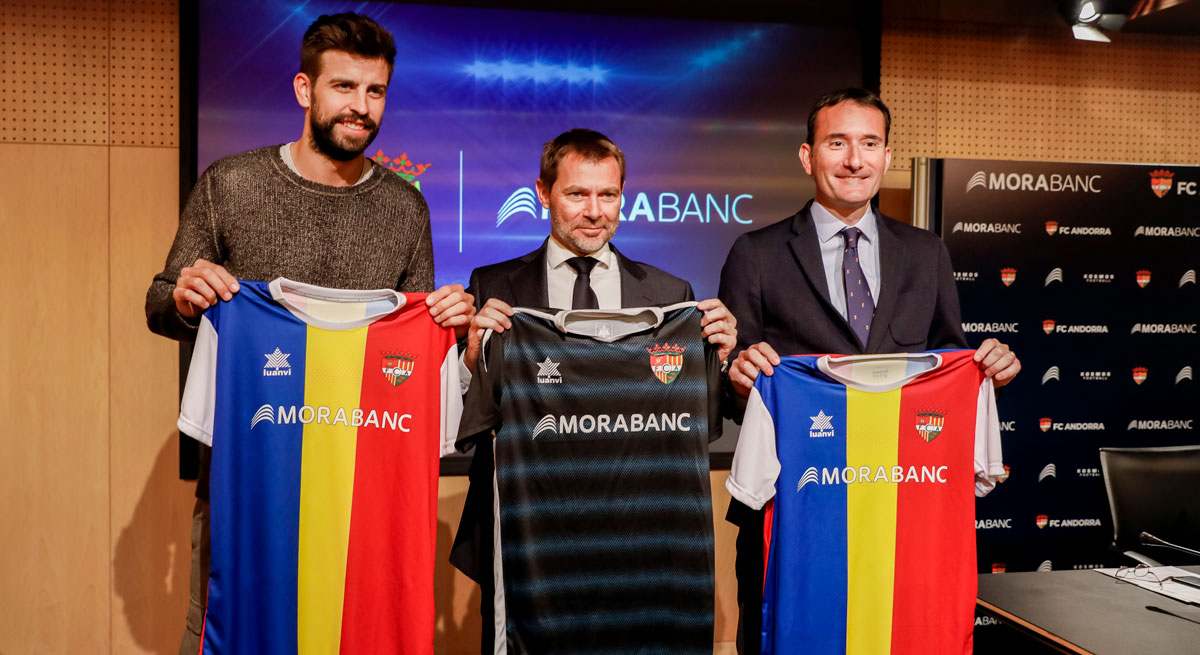 EuropaPress_2296125_gerard_pique_izquierda_presentacion_acuerdo_fc_andorra_morabanc.jpg