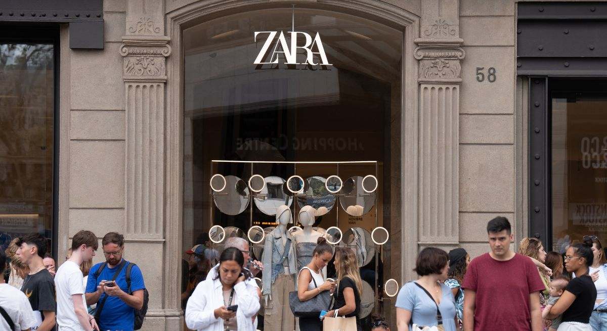 Tienda de Zara durante las rebajas de verano. / Foto: EP