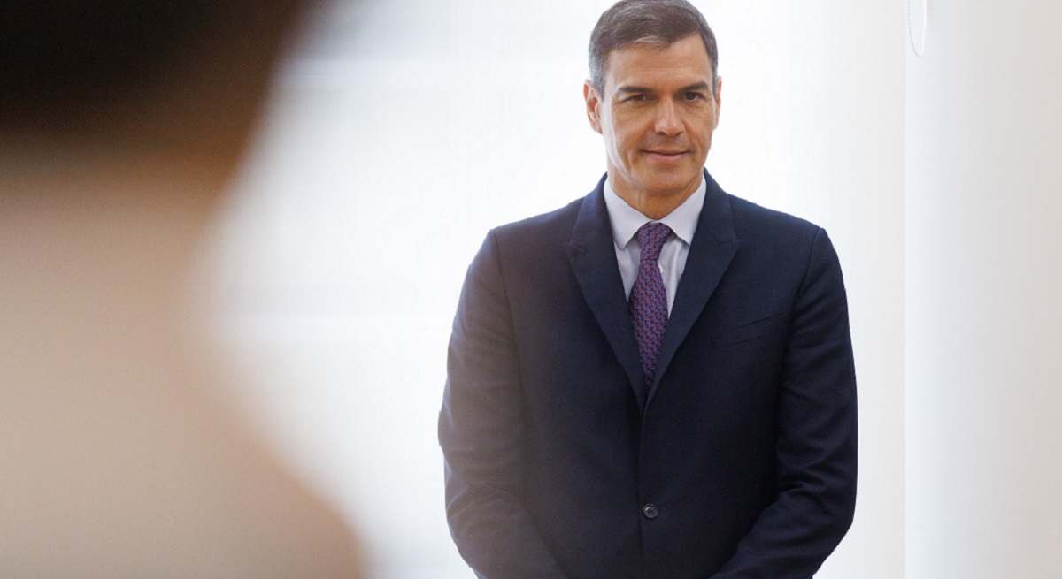 EuropaPress_5281534_presidente_gobierno_espana_pedro_sanchez_firma_acuerdos_rey_jordania.jpg