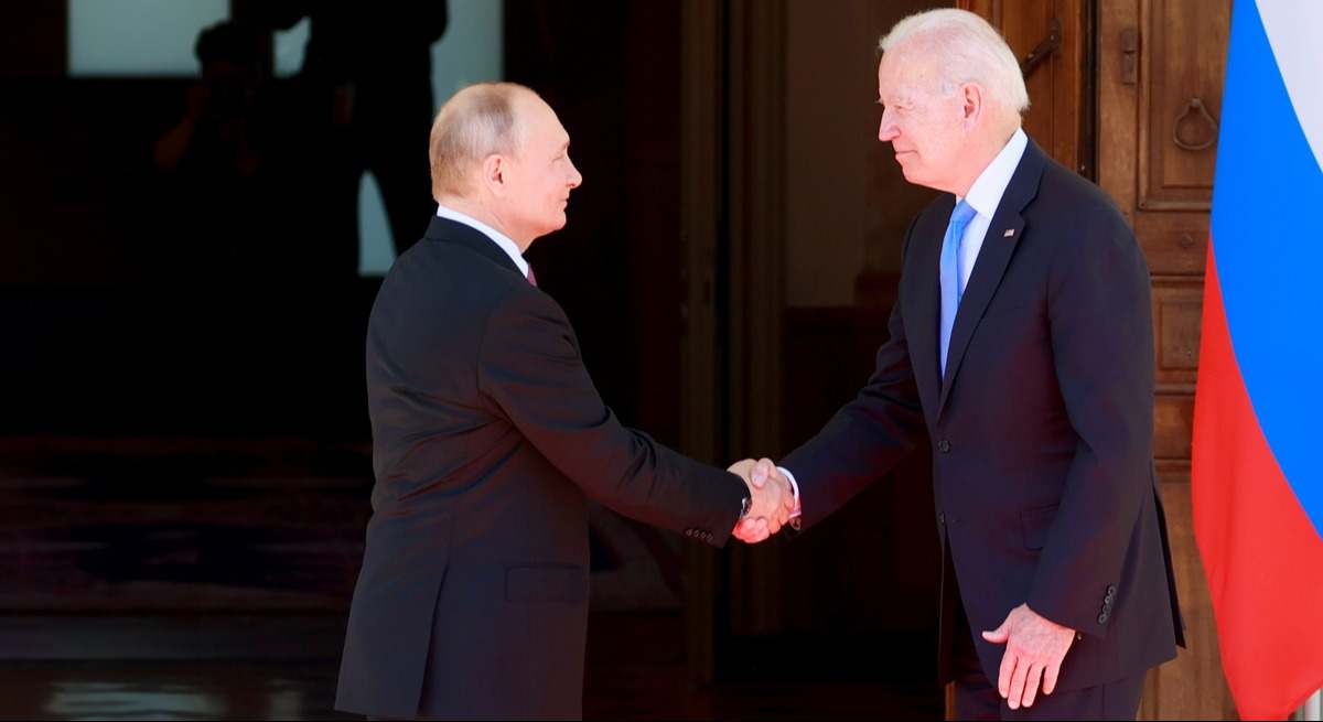 Los presidentes ruso y estadounidense, Vladimir Putin y Joe Biden. Reuters