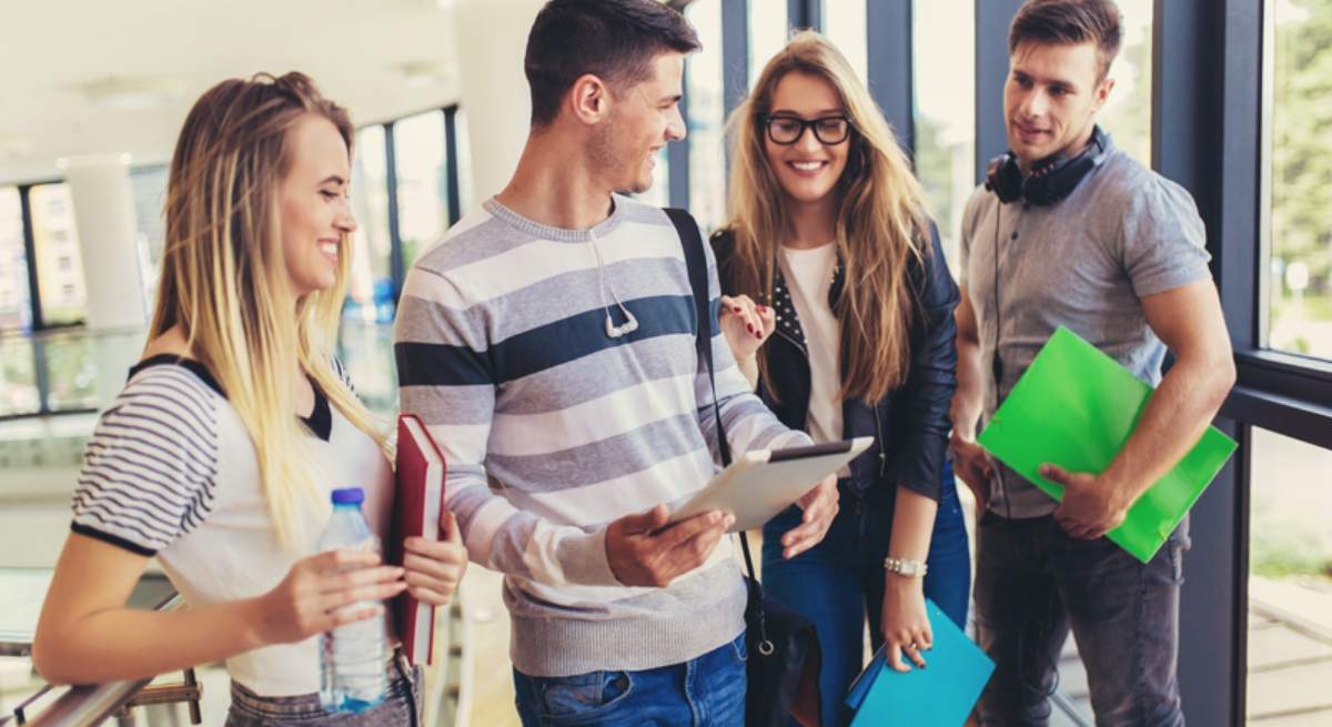 jovenesuniversitarios.jpg