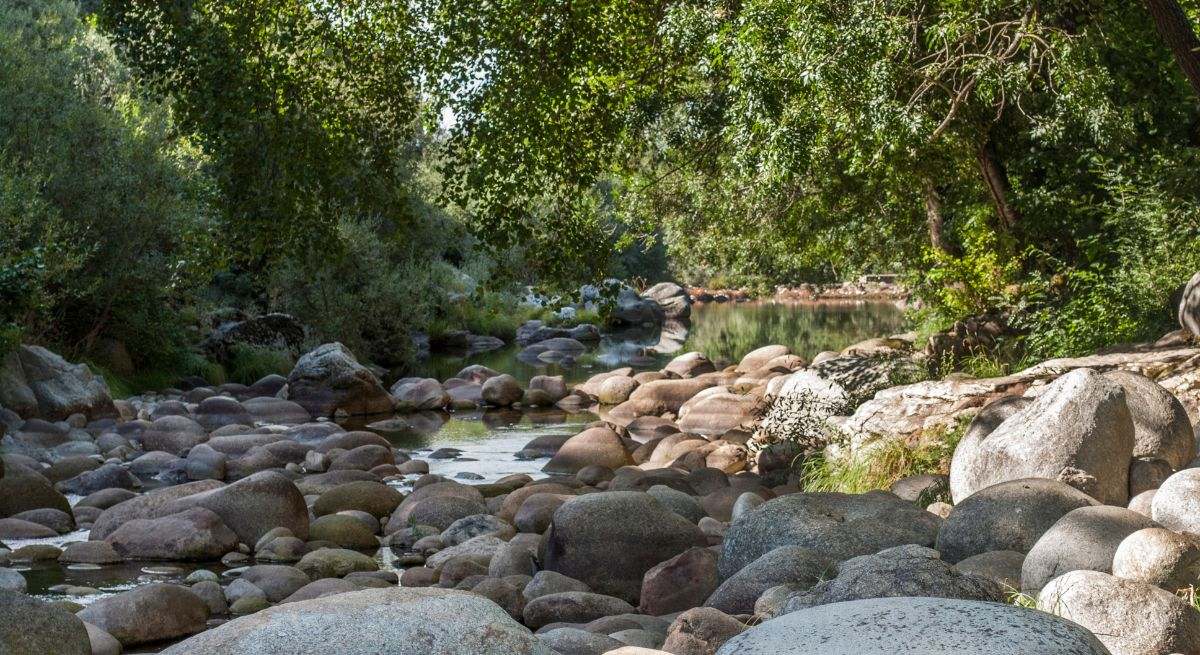 Zona con piedras en un río