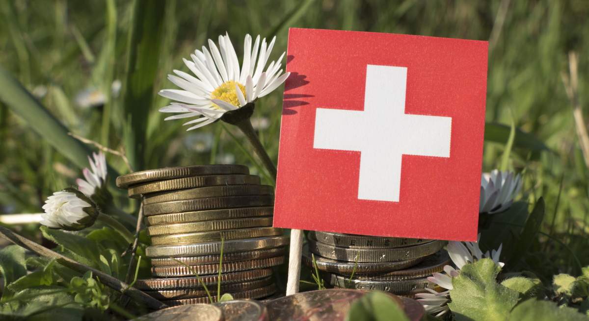 suiza-bandera-monedas-istock.jpg