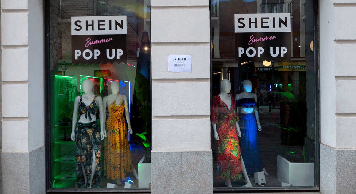 EuropaPress_4493788_escaparates_primera_tienda_fisica_shein_madrid_junio_2022_madrid_espana_web.gif