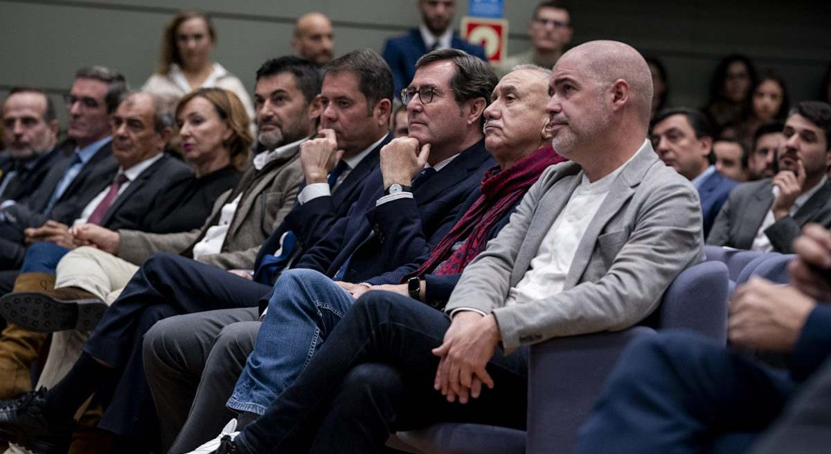 Gerardo Cuerva (Cepyme), Antonio Garamendi (CEOE), Pepe Álvarez (UGT)) y Unai Sordo (CCOO) en un acto en el Ministerio de Trabajoo