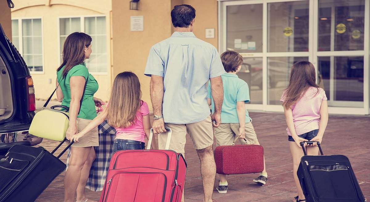 1200-x-655-Familia-viaje-Istock.jpg
