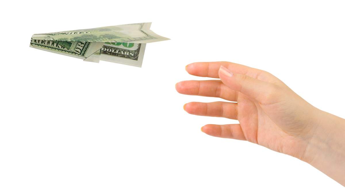 avioncito-dolar-dreamstime-1200x655.jpg