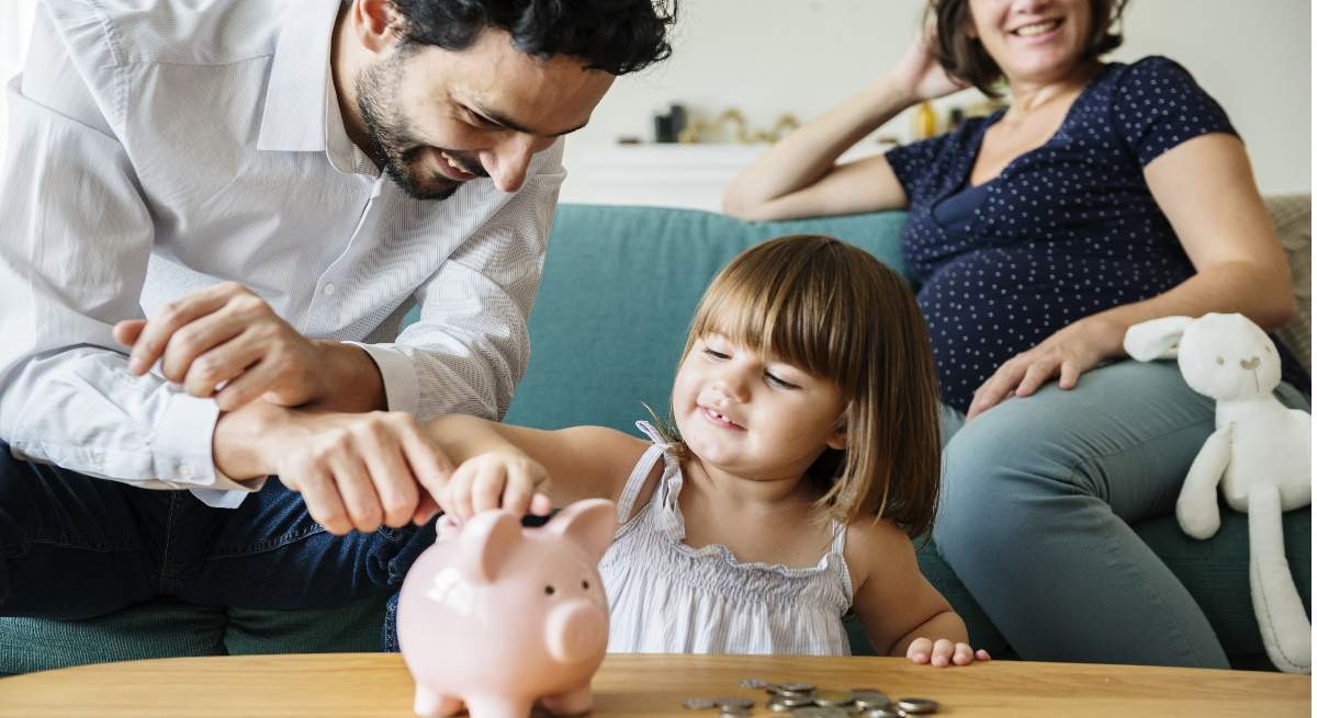 Familia-ahorrando--iStock.jpg