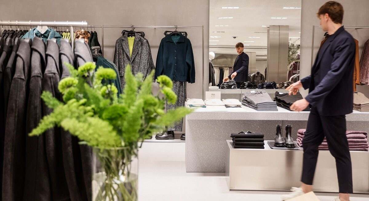 Un dependiente en una tienda de Zara