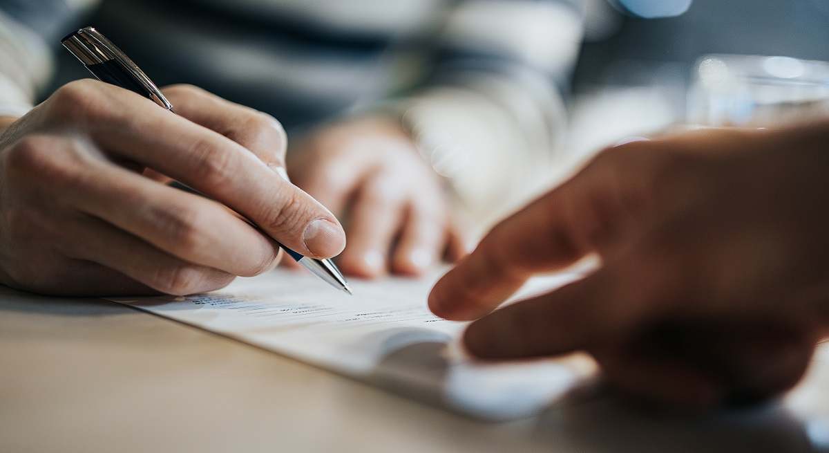 Firma_contrato_Istock_dos.jpg