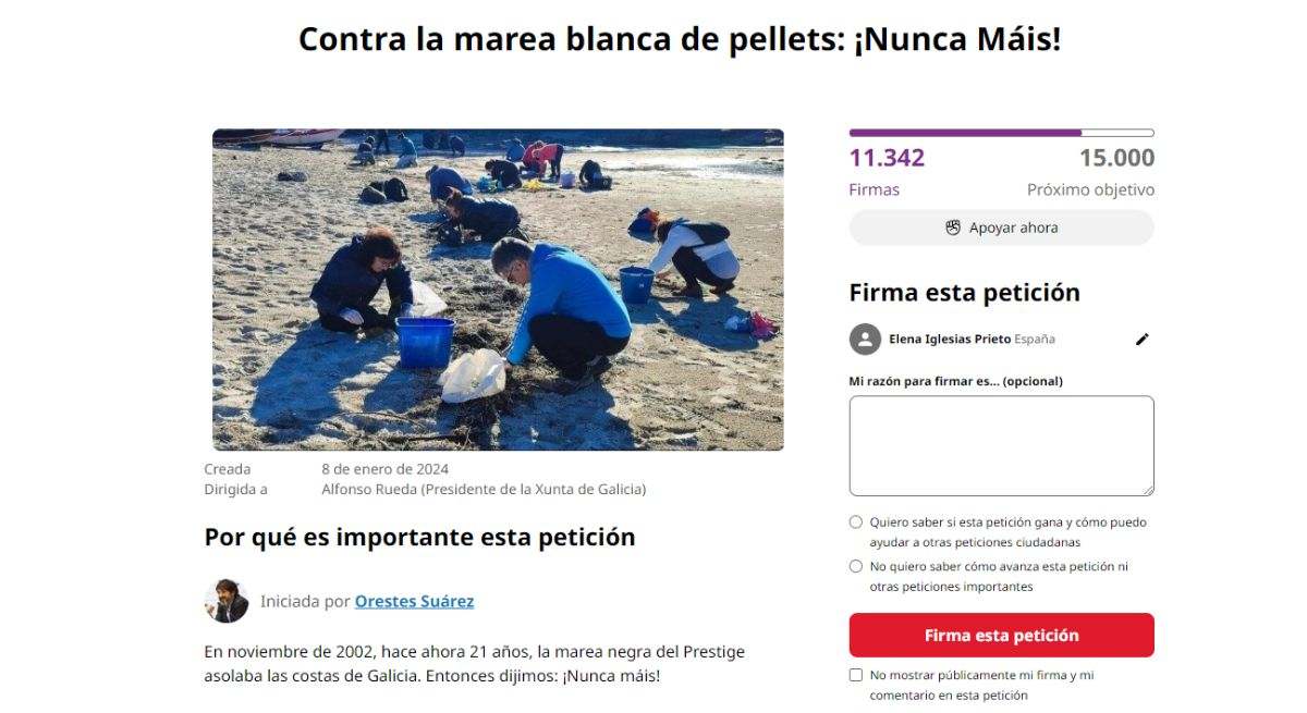 Recogida de firmas por la crisis de los pellets en Galicia. / Foto: Charge.org