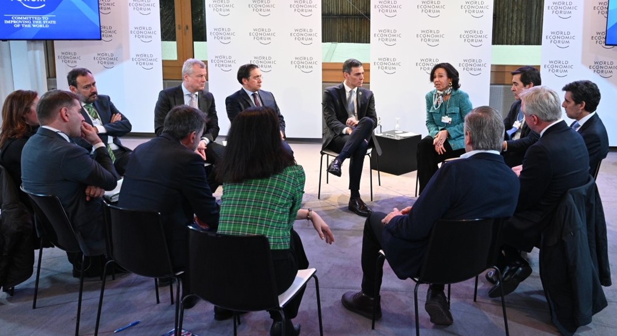 sanchez-directivos-ibex-davos-moncloa.jpg