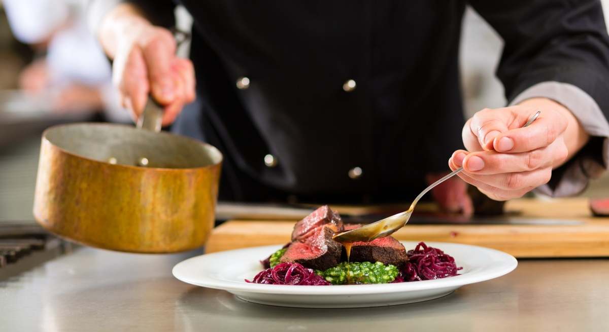 chef-cocinero-plato-gastronomia-dreamstime.jpg