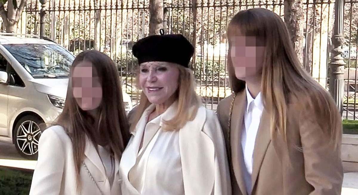 Carmen Cervera y sus hijas