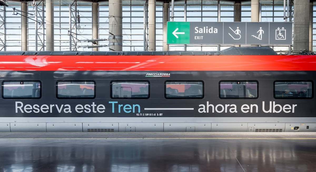 Tren de Iryo patrocinado por Uber.