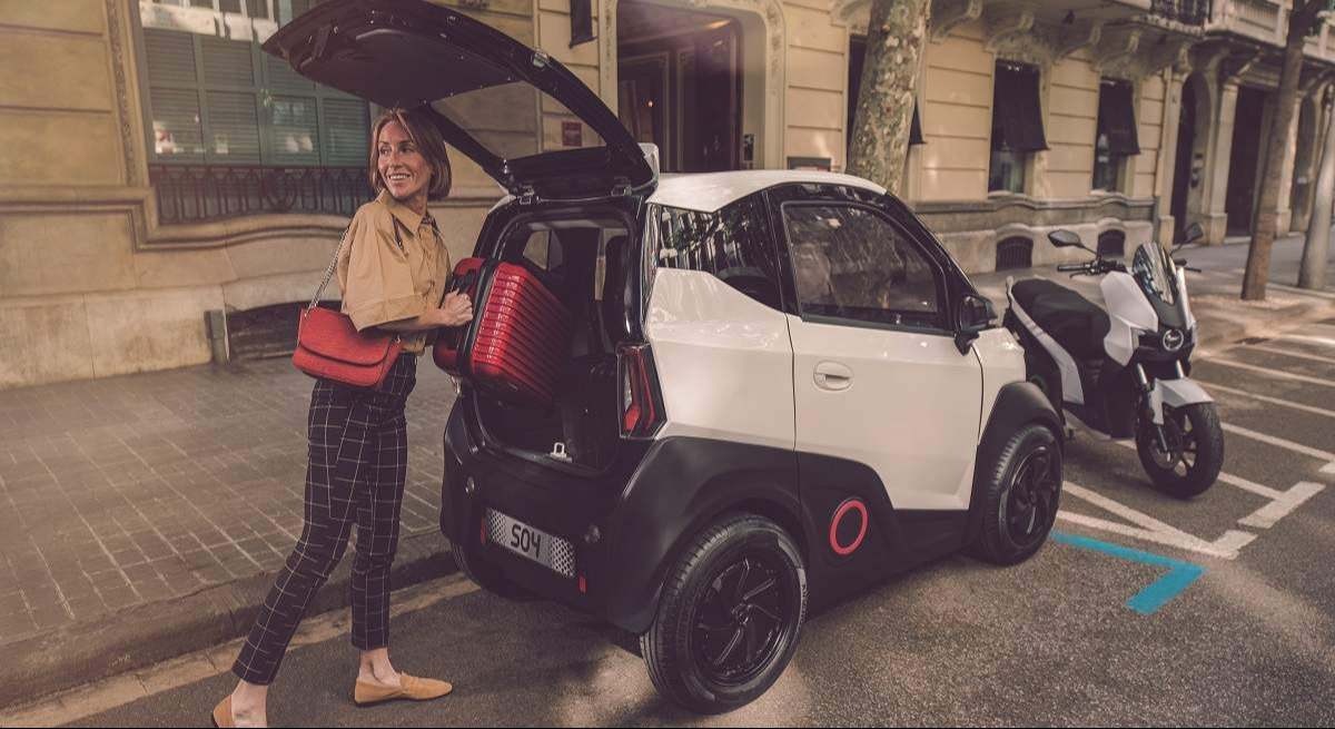 Un minicoche y una moto eléctrica de Silence