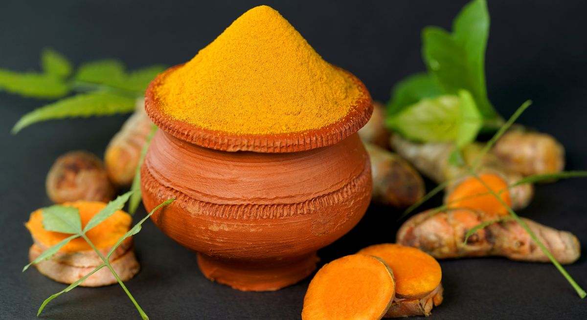 La cúrcuma es una especia de color amarillo intenso y un color inconfundible