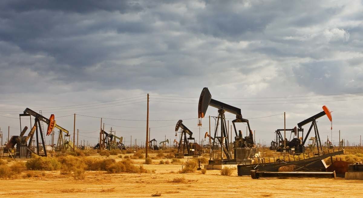 petroleo-extraccion-crudo-campo-dreamstime.jpg