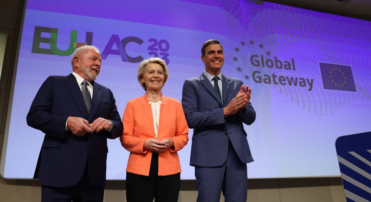 luiz-inacio-lula-da-silva-brasil-ursula-von-der-leyen-comision-europea-bruselas-pedro-sanchez-espana-cumbre-ue-celac-17julio2023-bloomberg-1200x655.jpg