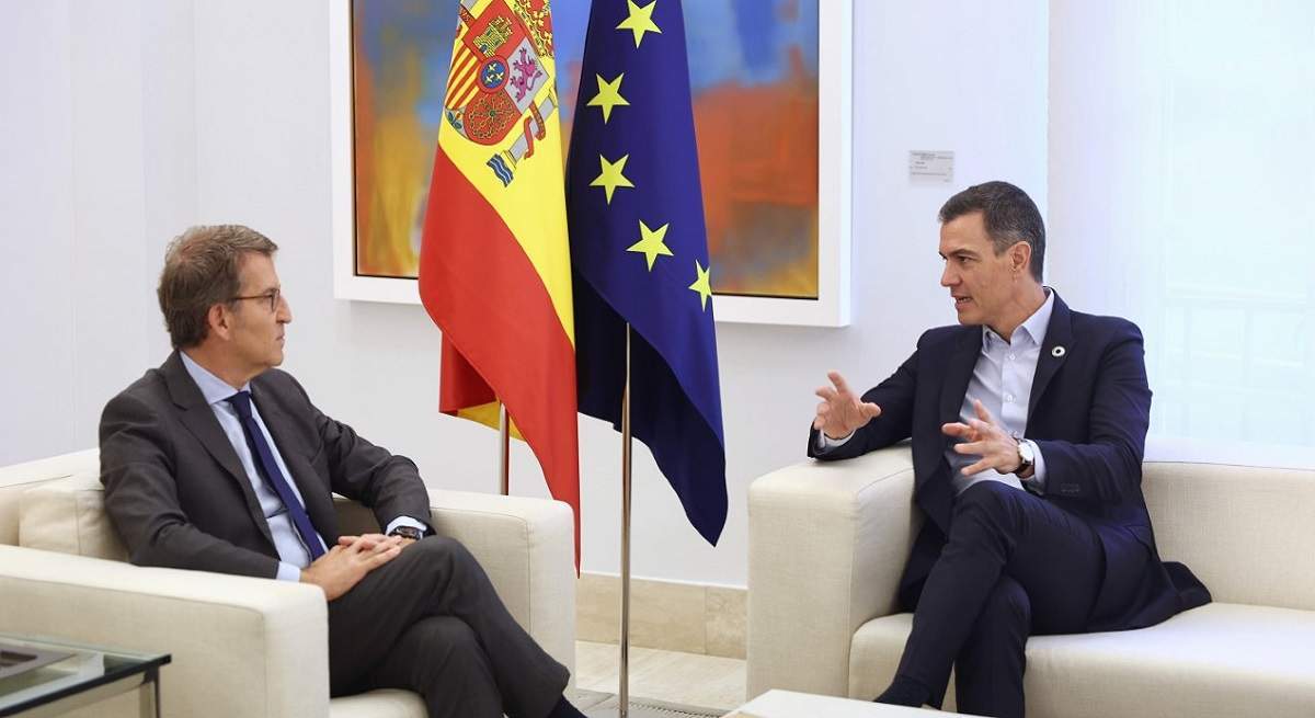 Pedro-Sanchez-y-Alberto-Nunez-Feijoo-reunidos-en-Moncloa.jpg