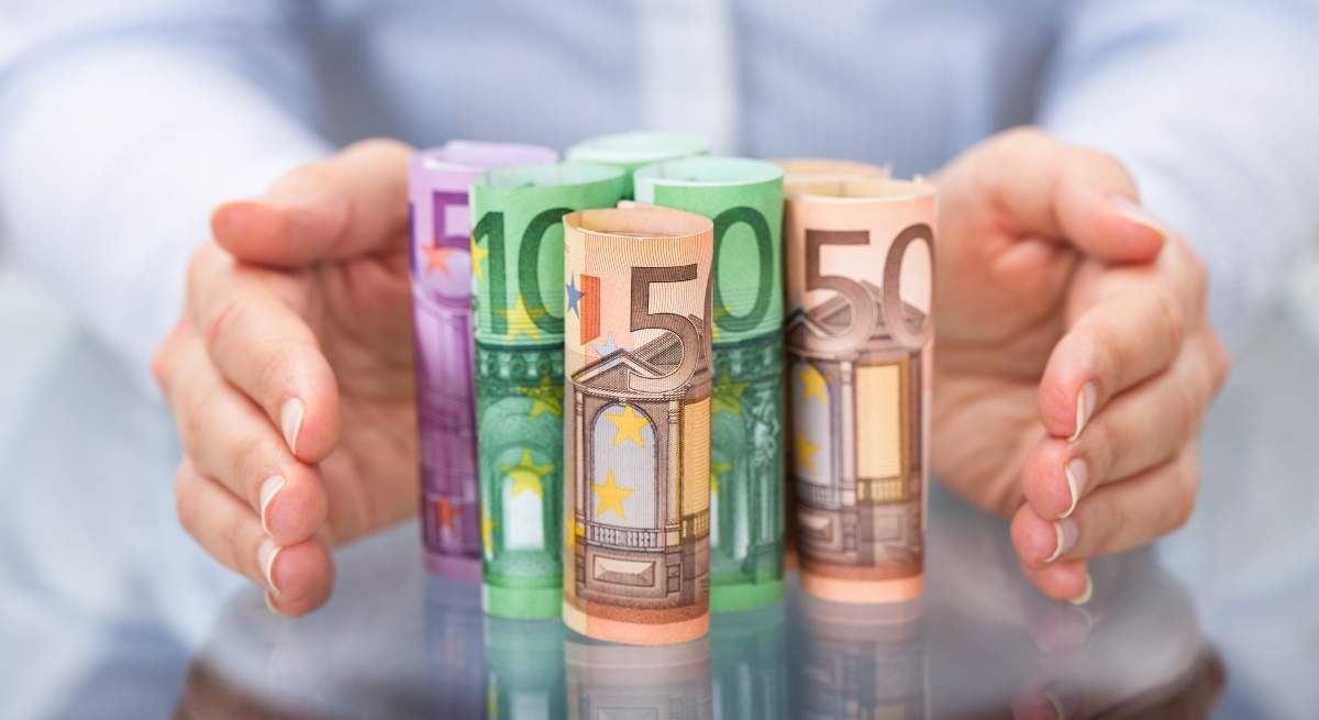 dinero-euros-billetes-ahorro-depositos-dreamstime.jpg