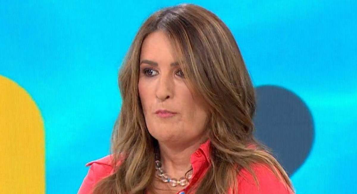 Laura Fa papada