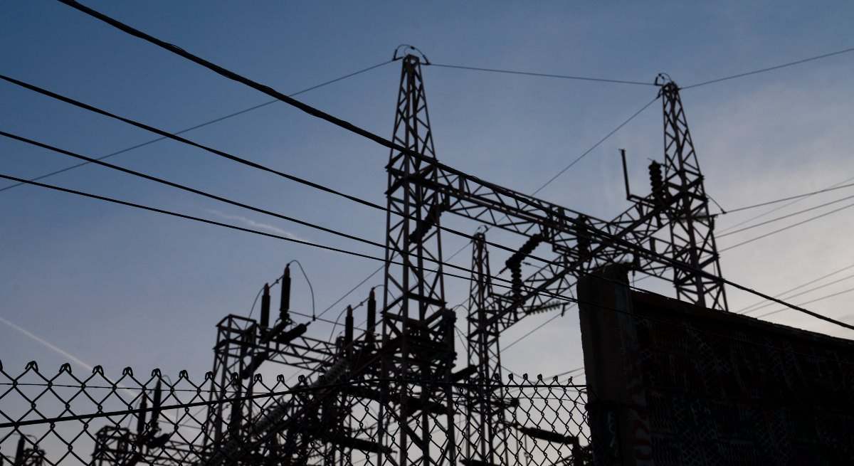 EuropaPress_4896587_tendido_electrico_31_diciembre_2022_barcelona_cataluna_espana_precio_luz-1.jpg