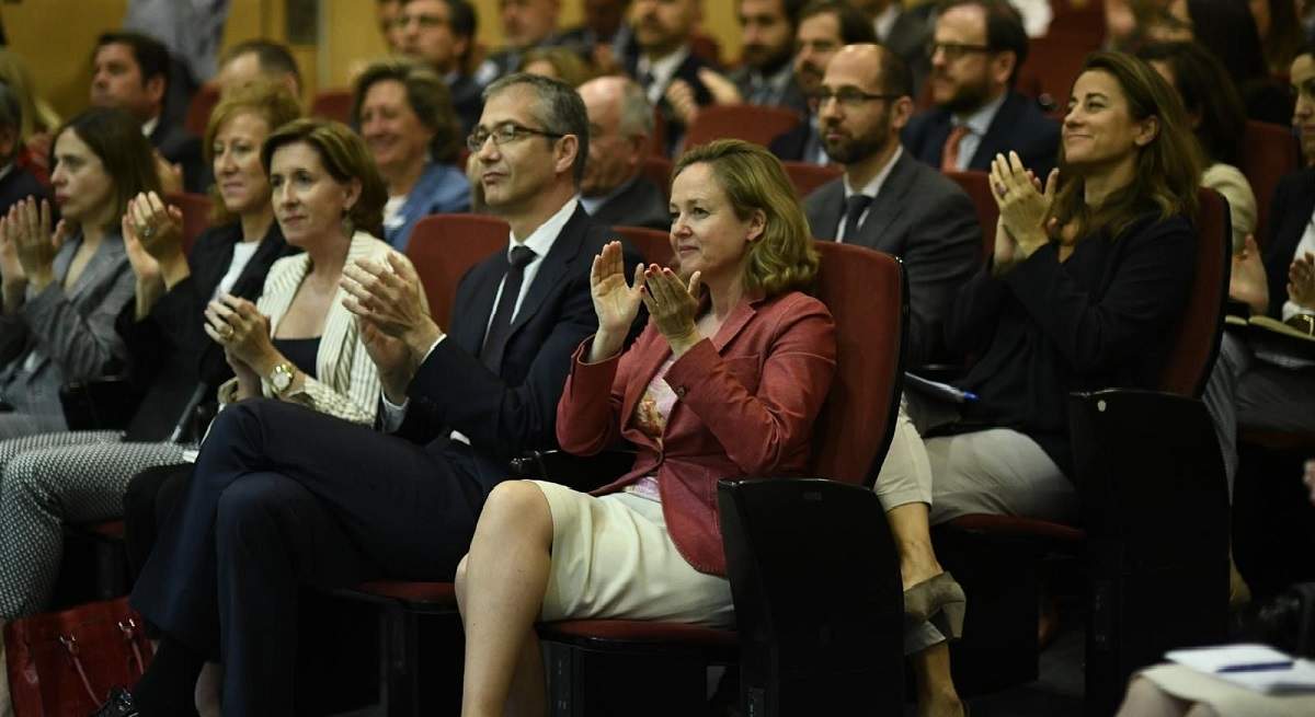 nadia-calvino-y-pablo-hernandez-de-cos.jpg