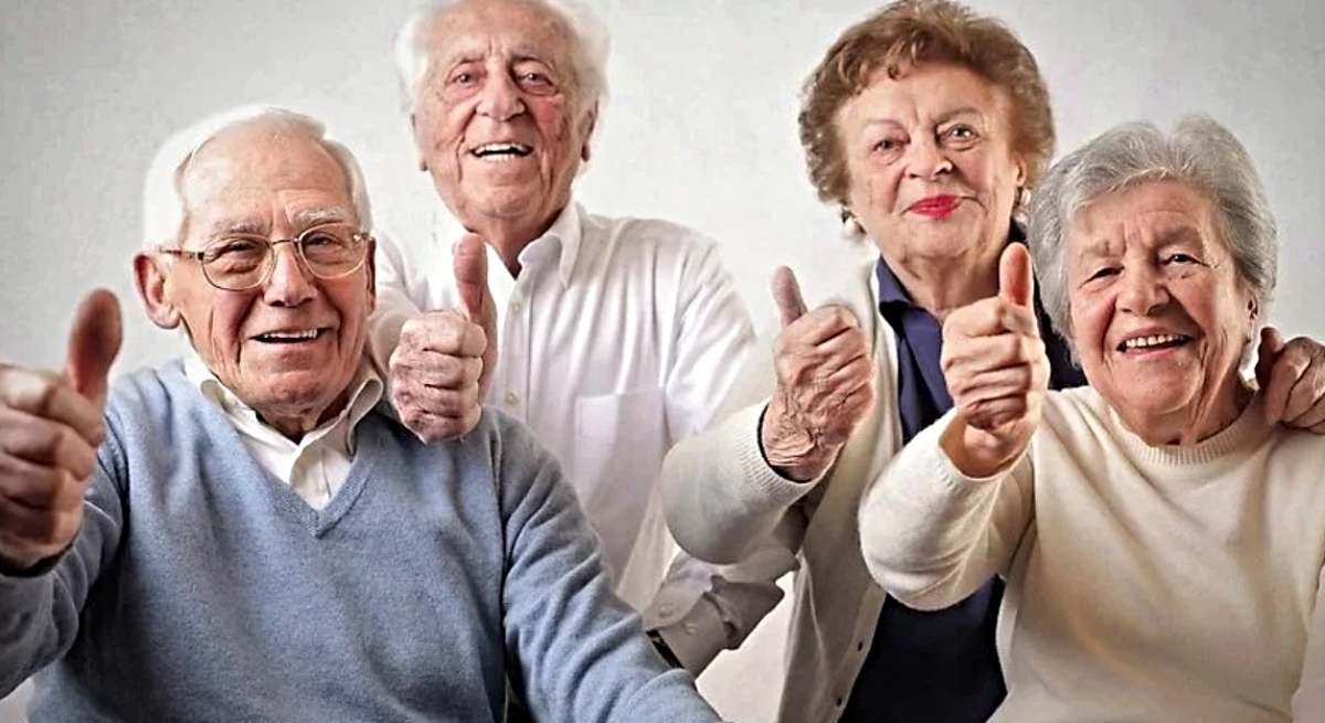 Varias personas mayores