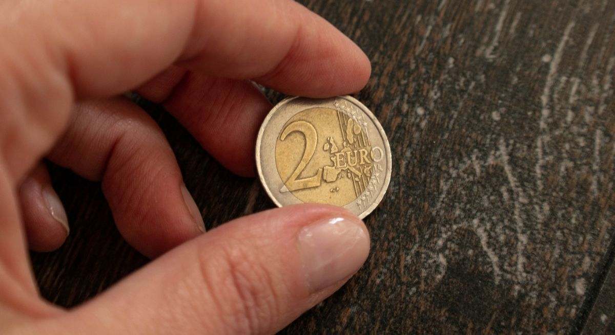 dos-euros-bulo-dreamstime.jpg