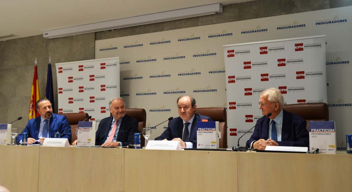 1200-x-655-Mesa-de-presentacion-del-Practicum-de-los-Procuradores-2023-eE.jpg