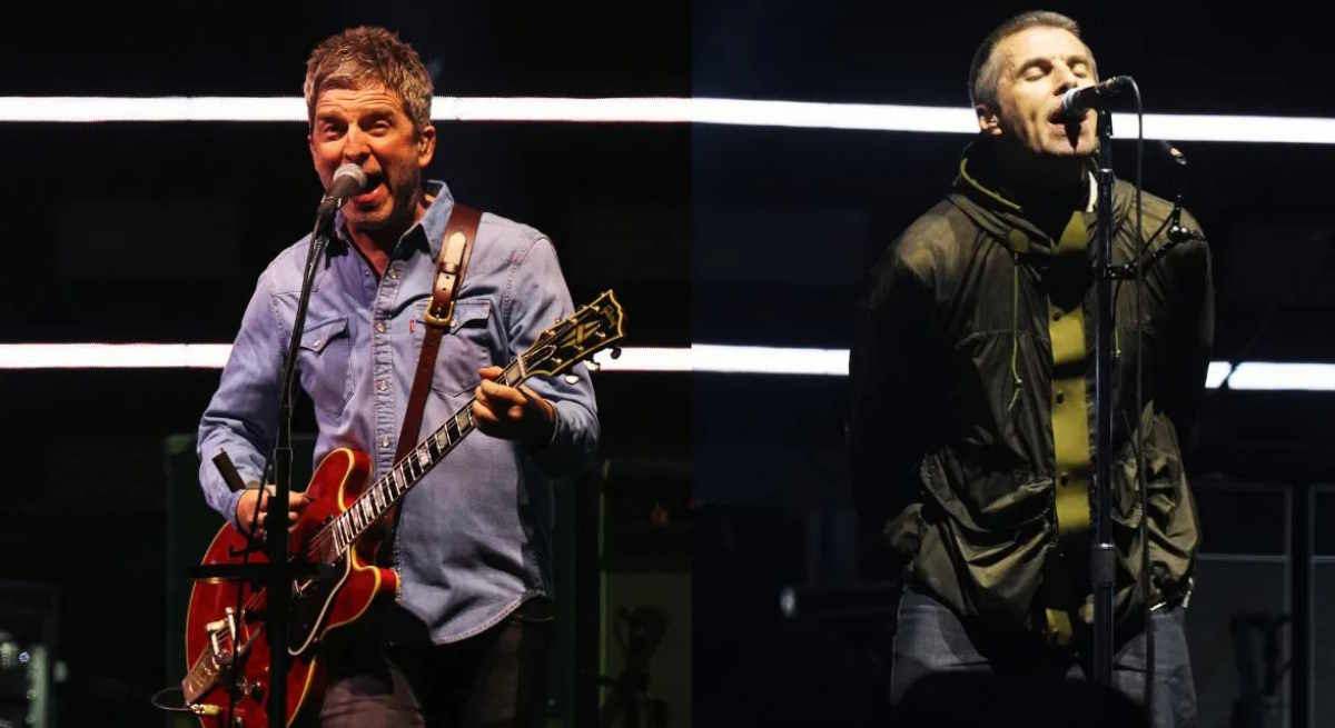 los hermanos Gallagher sobre un escenario