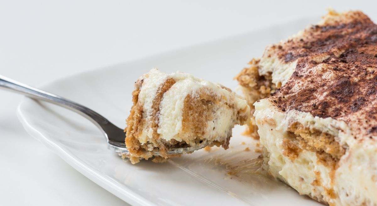La deliciosa receta que cada vez más gente copia para preparar una tarta de café rica en proteína: no necesita horno