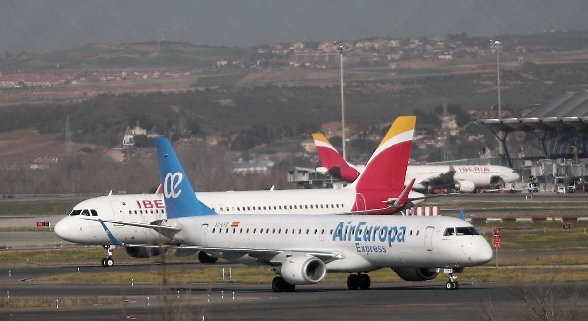 1200x655_EuropaPress_2630253_avion_iberia_otro_air_europa_pistas_aeropuerto_barajas_reapertura_espacio