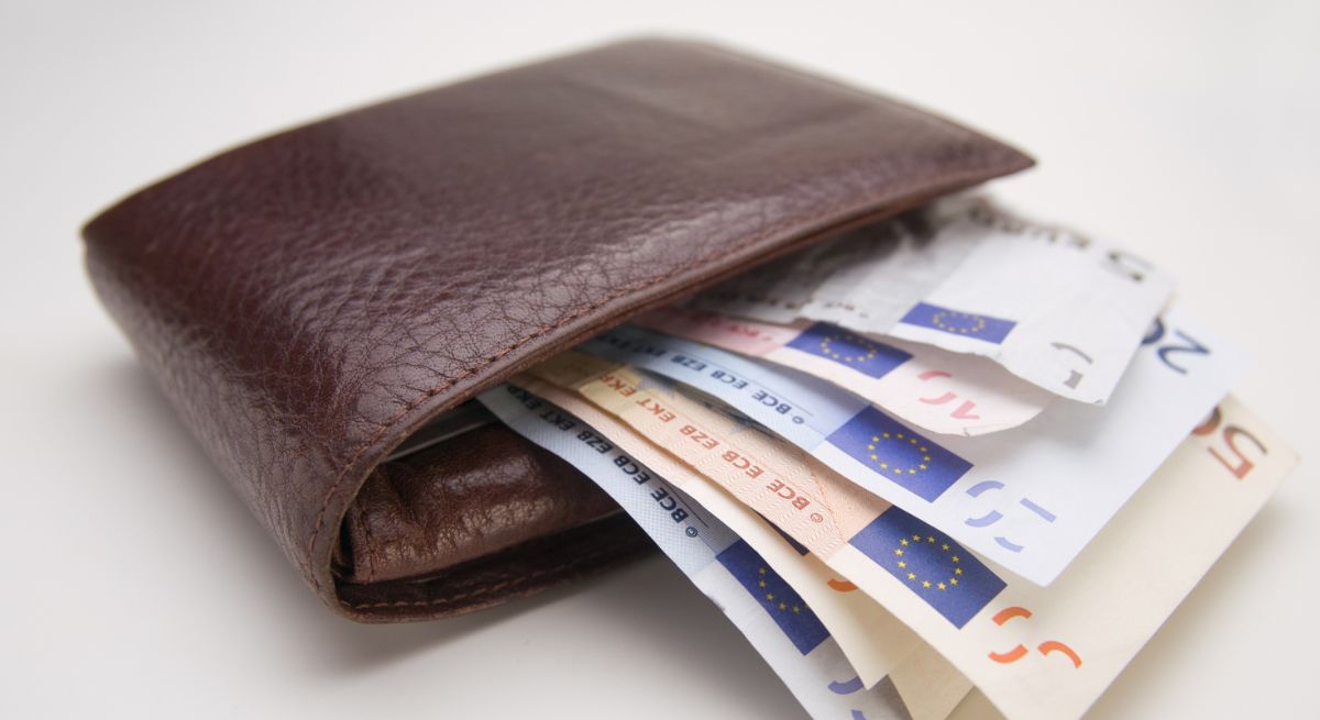 200-euros-ayuda-dreamstime.jpg