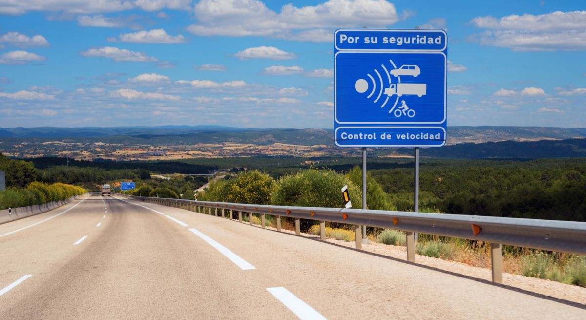 radar-trafico-dgt-iStock-997567966.jpg