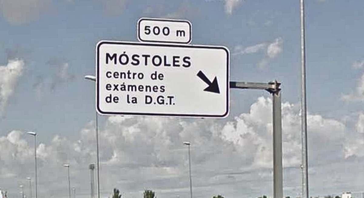 Desbordado el centro de exámenes de la DGT de Móstoles.
