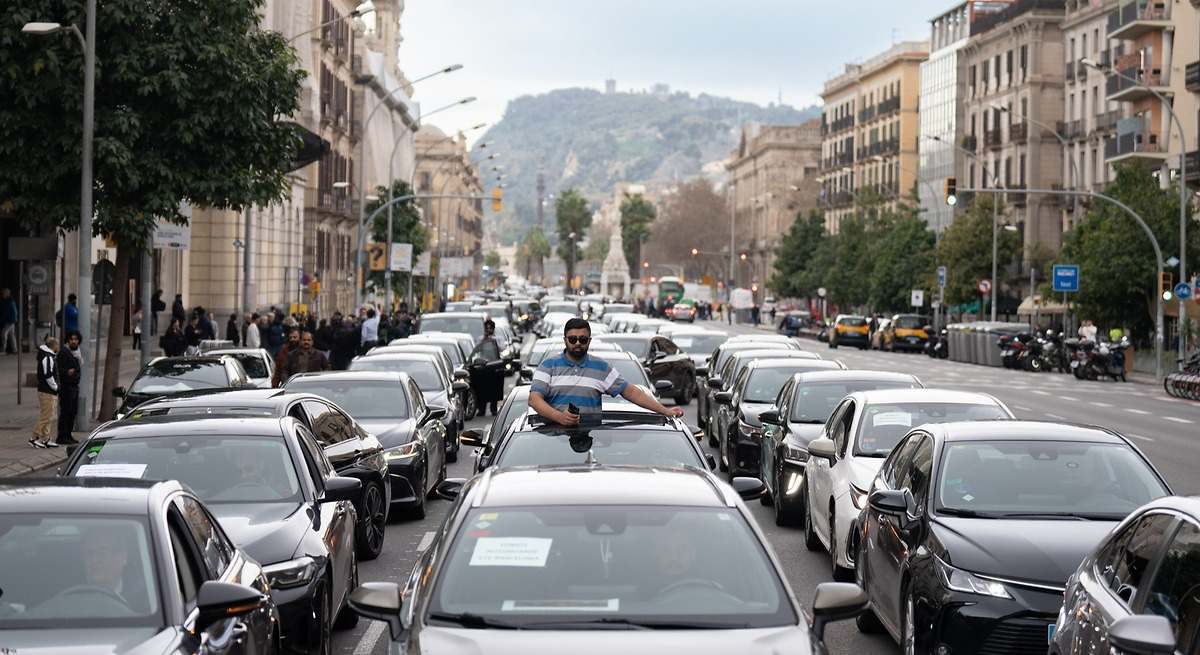 Marcha lenta de VTC en Barcelona. EE