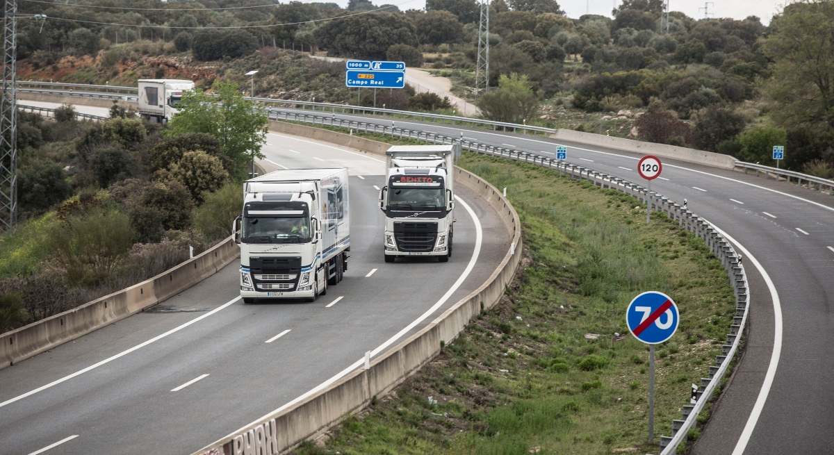 camiones-transporte-mercancias.jpg