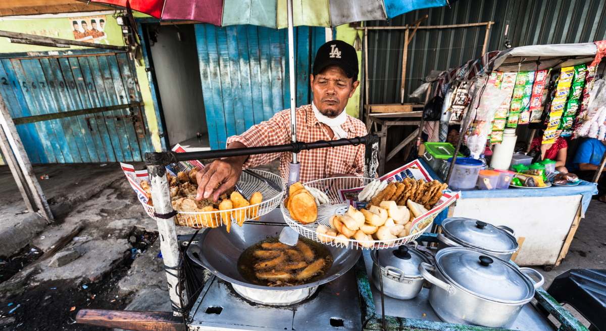 puesto-callejero-fritos-indonesia-istock.jpg